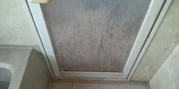 お掃除前のドア周りの写真