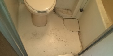 お掃除前の浴室